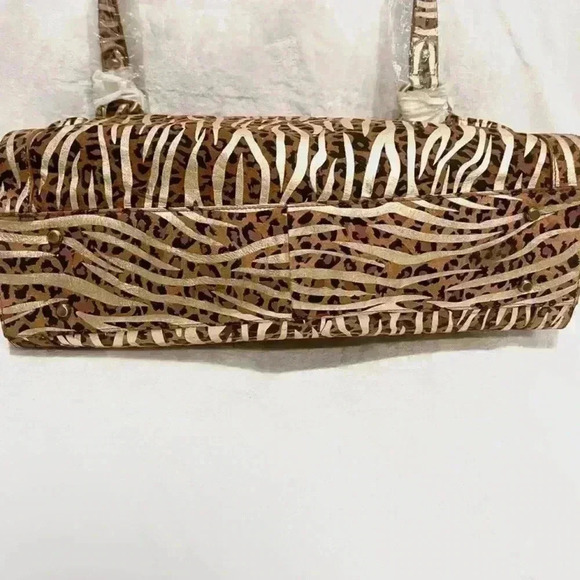 The Find Animal Tote w/Wallet - Picture 10 of 11